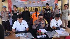Kapolres Kebumen AKBP Eka Baasith Syamsuri, didampingi Kasatreskrim AKP Dwi Atma Yofi Wirabrata, menyampaikan hasil penyidikan dalam konferensi pers di Mapolres Kebumen, Kamis (20/11/2025).