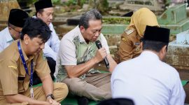 Menjelang HAB ke-80 Kemenag, Bupati Kebumen ziarah ke makam KH Abu Dardiri, tokoh asal Gombong yang mengusulkan lahirnya Kementerian Agama RI.