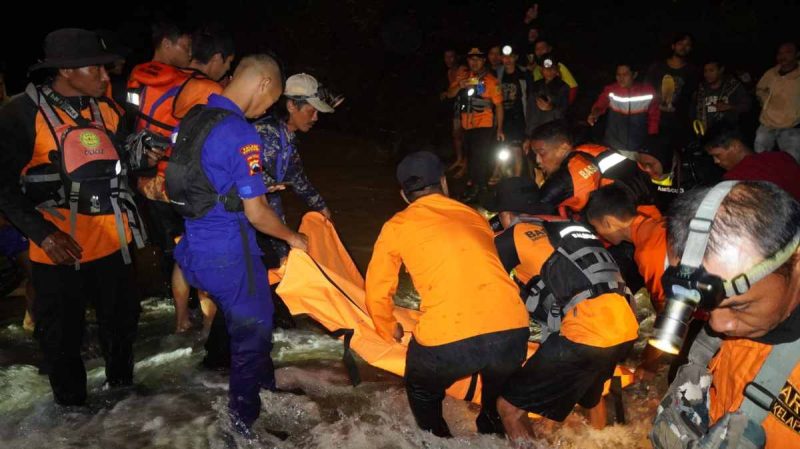 Tim gabungan berhasil menemukan korban hanyut di sungai Wonokromo, Desa Wonokromo, Kecamatan Alian, pada Kamis (4/12/2025) siang.