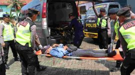 Polres Kebumen menggelar pelatihan tanggap bencana bagi warga di Kantor Kecamatan Karanganyar, Jumat (5/12/2025).