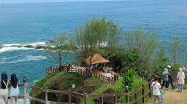 Pantai Menganti Kebumen.