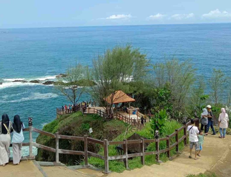 Pantai Menganti Kebumen.