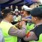 Polres Kebumen resmi menggelar Apel Operasi Lilin Candi 2025 di halaman Mapolres Kebumen, Jumat (19/12/2025).