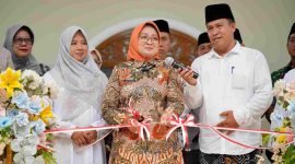 Bupati Kebumen Lilis Nuryani meresmikan Masjid Al Hikmah di Dukuh Bendasari, Desa Kalirejo, Kecamatan Kebumen, Sabtu (27/12/2025).