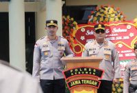 AKBP I Putu Bagus Krisna Purnama, S.I.K., M.H. untuk pertama kalinya memimpin apel di halaman Mapolres Kebumen, Selasa (13/1/2026).