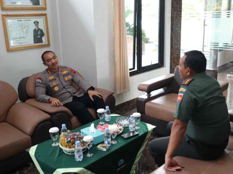 Kapolres Kebumen yang baru, AKBP I Putu Bagus Krisna Purnama bersilaturrahmi ke Markas Kodim 0809 Kebumen.