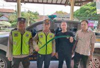 Petugas Polres Kebumen mengamankan senjata yang diduga hendak digunakan untuk tawuran.