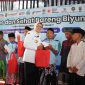 Bupati Kebumen, Lilis Nuryani memberikan bantuan dalam program “Cerdas dan Sehat Bareng Biyunge” di Desa Lajer, Kecamatan Ambal, Rabu (11/2/2026). 