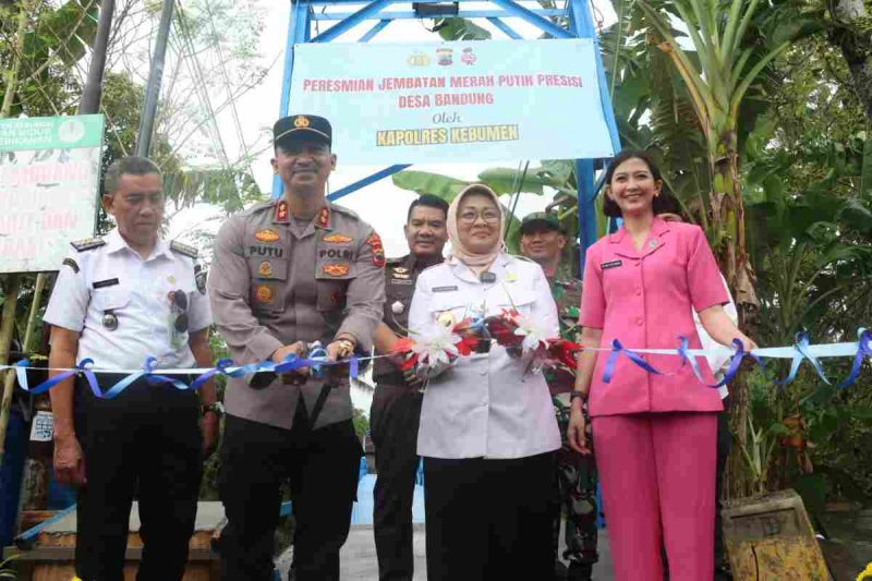 Polres Kebumen meresmikan renovasi infrastruktur penyeberangan di Dukuh Bandung Kidul, Desa Bandung, Kecamatan Kebumen