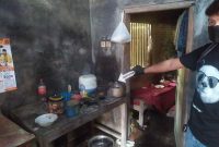 Polisi melakukan olah tkp lansia ditemukan meninggal di Kebumen.