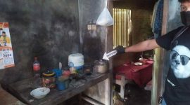 Polisi melakukan olah tkp lansia ditemukan meninggal di Kebumen.