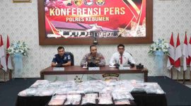 Kapolres Kebumen AKBP I Putu Bagus Krisna Purnama memimpin langsung pengungkapan kasus besar ini.
