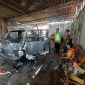 Kepolisian melakukan olah tkp peristiwa nobil pikap terbakar di Pejagoan, Kebumen.
