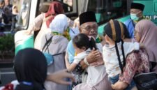 176 Jemaah Haji Kloter 11 Asal Kebumen Tiba di Tanah Air, Disambut Bupati Lilis Nuryani