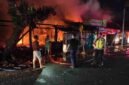 Peristiwa kebakaran toko di Kebumen menghanguskan warung makan dan toko kelontong.