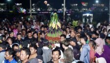Ribuan Warga Semarakkan Grebeg Sura Merti Jagad Kabumian 2026, Gunungan Ludes Diperebutkan Sebelum Doa Usai
