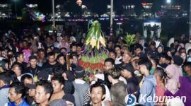 Ribuan Warga Semarakkan Grebeg Sura Merti Jagad Kabumian 2026, Gunungan Ludes Diperebutkan Sebelum Doa Usai