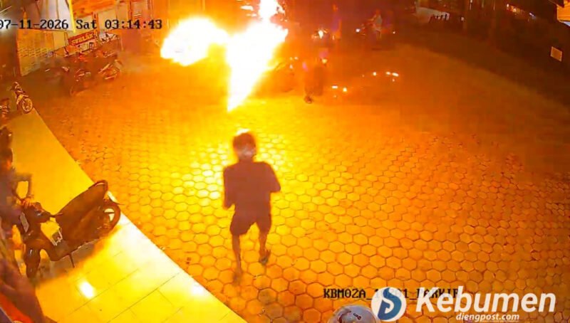 Kasus pelemparan diduga bom molotov di agen ekspedisi J&T di Karangsambung, Kebumen.