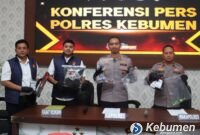 Jajaran Polres Kebumen menggelar pers rilis kasus pengeroyokan di Karangsambung.