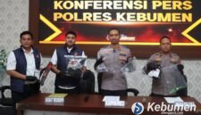 Jajaran Polres Kebumen menggelar pers rilis kasus pengeroyokan di Karangsambung.