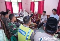Bupati Kebumen jenguk pelajar berinisial K (16) yang menjadi korban aksi perundungan oleh kakak kelasnya.