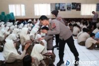 Polres Kebumen membekali ratusan siswa SMA Pejagoan dengan pemahaman literasi AI pada Selasa, 11 Agustus 2026.