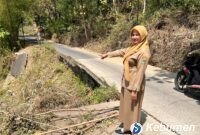 Jalan Karanggayam Kebumen membahayakan akibat longsor di Desa Clapar, Kecamatan Karanggayam.